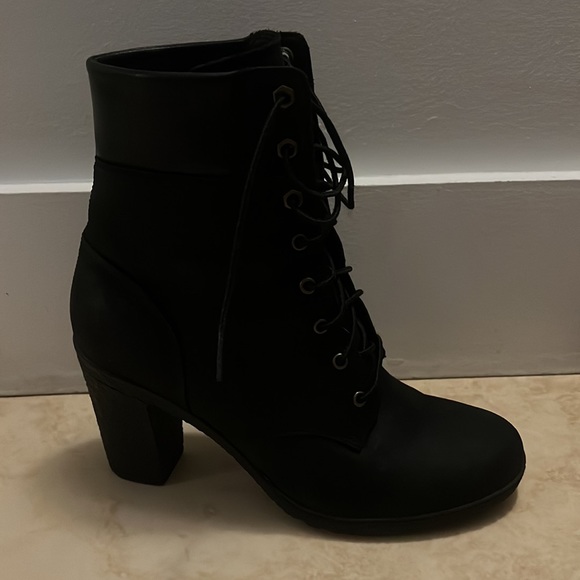 Timberland Allington Nubuck Leather Lace-Up Lug Sole Booties - Picture 4 of 6